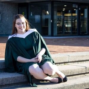 Meet your Posher, Kira